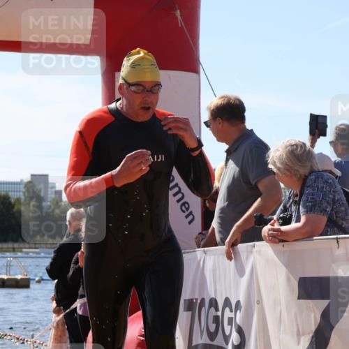 07.09.2025 - 19. Norderstedt Triathlon Luisa Fischer http://msf.ph/oto/8764003 07.09.2025 12:30:23 Schwimmen 706, 707 meine-sportfotos.de
