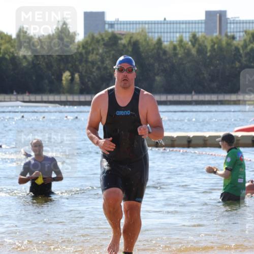 07.09.2025 - 19. Norderstedt Triathlon Luisa Fischer http://msf.ph/oto/8764027 07.09.2025 12:30:28 Schwimmen 706, 707, 1270 meine-sportfotos.de