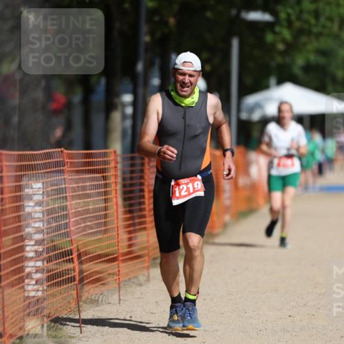 07.09.2025 - 19. Norderstedt Triathlon Michael Strokosch http://msf.ph/oto/8764100 07.09.2025 12:11:34 Laufen 719, 1219 meine-sportfotos.de