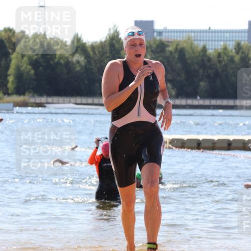07.09.2025 - 19. Norderstedt Triathlon Luisa Fischer http://msf.ph/oto/8764112 07.09.2025 12:30:49 Schwimmen 222, 351 meine-sportfotos.de