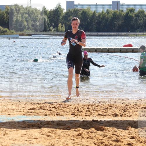 07.09.2025 - 19. Norderstedt Triathlon Luisa Fischer http://msf.ph/oto/8764115 07.09.2025 15:01:52 Schwimmen 397, 878, 885 meine-sportfotos.de