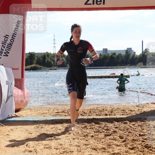 07.09.2025 - 19. Norderstedt Triathlon Luisa Fischer http://msf.ph/oto/8764166 07.09.2025 15:01:55 Schwimmen 397, 878, 885 meine-sportfotos.de