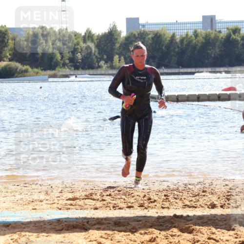 07.09.2025 - 19. Norderstedt Triathlon Luisa Fischer http://msf.ph/oto/8764203 07.09.2025 15:02:01 Schwimmen 397, 878, 885, 939 meine-sportfotos.de