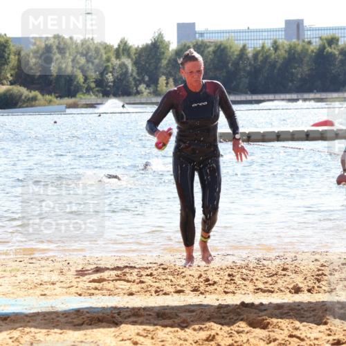 07.09.2025 - 19. Norderstedt Triathlon Luisa Fischer http://msf.ph/oto/8764207 07.09.2025 15:02:01 Schwimmen 397, 878, 885, 939 meine-sportfotos.de