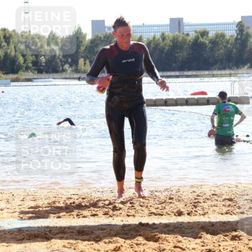 07.09.2025 - 19. Norderstedt Triathlon Luisa Fischer http://msf.ph/oto/8764215 07.09.2025 15:02:02 Schwimmen 878, 885, 939 meine-sportfotos.de