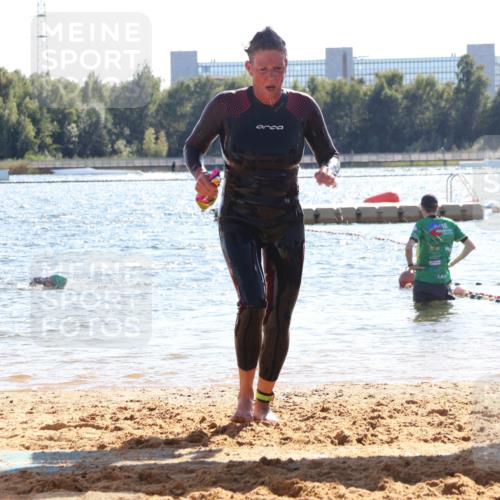 07.09.2025 - 19. Norderstedt Triathlon Luisa Fischer http://msf.ph/oto/8764223 07.09.2025 15:02:02 Schwimmen 878, 885, 939 meine-sportfotos.de