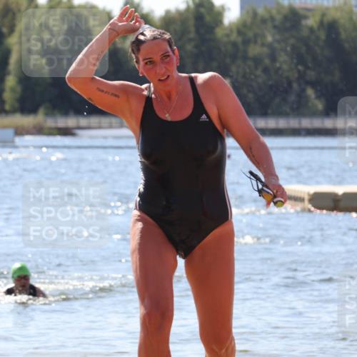 07.09.2025 - 19. Norderstedt Triathlon Luisa Fischer http://msf.ph/oto/8764243 07.09.2025 12:31:21 Schwimmen 166, 745 meine-sportfotos.de