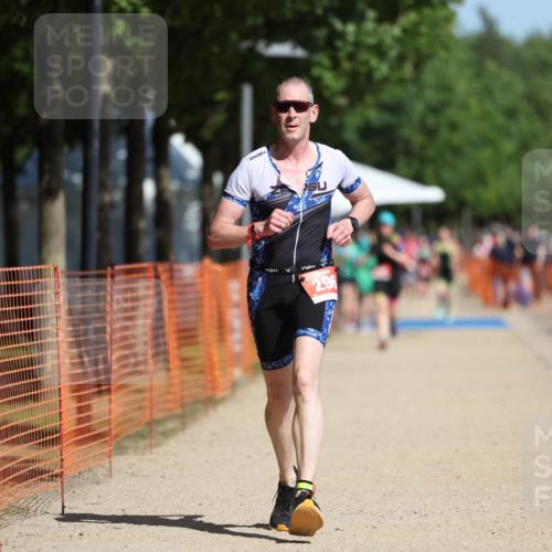 07.09.2025 - 19. Norderstedt Triathlon Michael Strokosch http://msf.ph/oto/8764259 07.09.2025 12:12:07 Laufen 296 meine-sportfotos.de