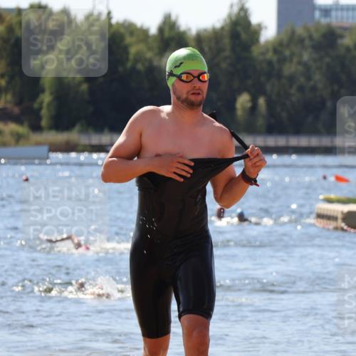 07.09.2025 - 19. Norderstedt Triathlon Luisa Fischer http://msf.ph/oto/8764316 07.09.2025 12:31:33 Schwimmen 142, 745 meine-sportfotos.de