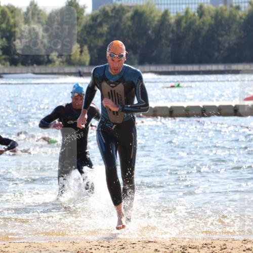 07.09.2025 - 19. Norderstedt Triathlon Luisa Fischer http://msf.ph/oto/8764317 07.09.2025 15:03:17 Schwimmen 927, 1409 meine-sportfotos.de