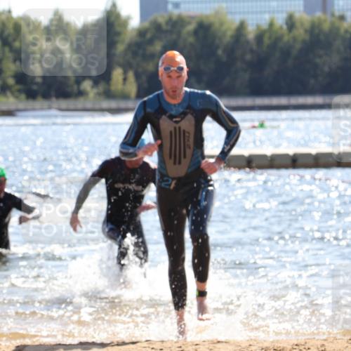 07.09.2025 - 19. Norderstedt Triathlon Luisa Fischer http://msf.ph/oto/8764322 07.09.2025 15:03:18 Schwimmen 927, 1409 meine-sportfotos.de