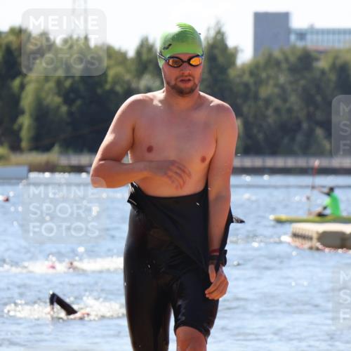 07.09.2025 - 19. Norderstedt Triathlon Luisa Fischer http://msf.ph/oto/8764323 07.09.2025 12:31:33 Schwimmen 142, 745 meine-sportfotos.de