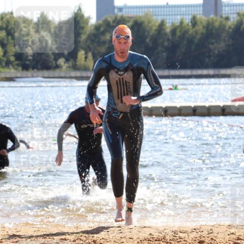 07.09.2025 - 19. Norderstedt Triathlon Luisa Fischer http://msf.ph/oto/8764330 07.09.2025 15:03:18 Schwimmen 927, 1409 meine-sportfotos.de