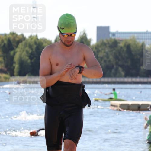 07.09.2025 - 19. Norderstedt Triathlon Luisa Fischer http://msf.ph/oto/8764338 07.09.2025 12:31:34 Schwimmen 142, 745 meine-sportfotos.de