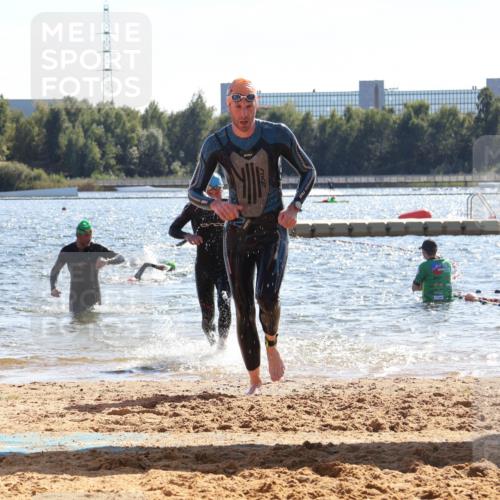 07.09.2025 - 19. Norderstedt Triathlon Luisa Fischer http://msf.ph/oto/8764344 07.09.2025 15:03:19 Schwimmen 927, 1409 meine-sportfotos.de