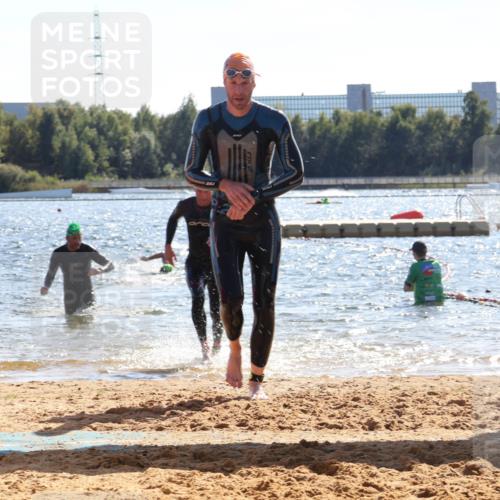 07.09.2025 - 19. Norderstedt Triathlon Luisa Fischer http://msf.ph/oto/8764350 07.09.2025 15:03:19 Schwimmen 927, 1409 meine-sportfotos.de