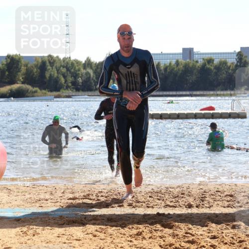 07.09.2025 - 19. Norderstedt Triathlon Luisa Fischer http://msf.ph/oto/8764355 07.09.2025 15:03:20 Schwimmen 927, 1409 meine-sportfotos.de