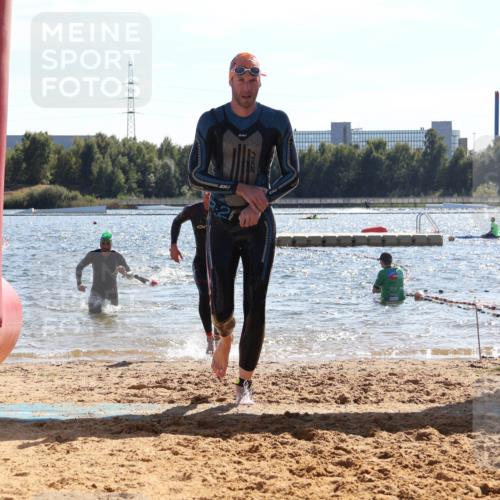07.09.2025 - 19. Norderstedt Triathlon Luisa Fischer http://msf.ph/oto/8764357 07.09.2025 15:03:20 Schwimmen 927, 1409 meine-sportfotos.de