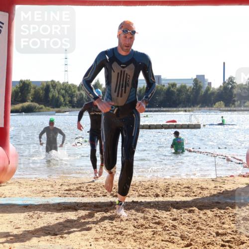 07.09.2025 - 19. Norderstedt Triathlon Luisa Fischer http://msf.ph/oto/8764363 07.09.2025 15:03:21 Schwimmen 927, 1409, 1415 meine-sportfotos.de