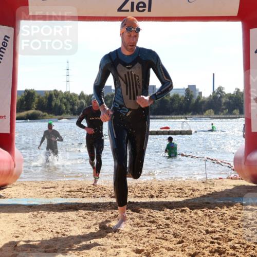 07.09.2025 - 19. Norderstedt Triathlon Luisa Fischer http://msf.ph/oto/8764366 07.09.2025 15:03:21 Schwimmen 927, 1409, 1415 meine-sportfotos.de