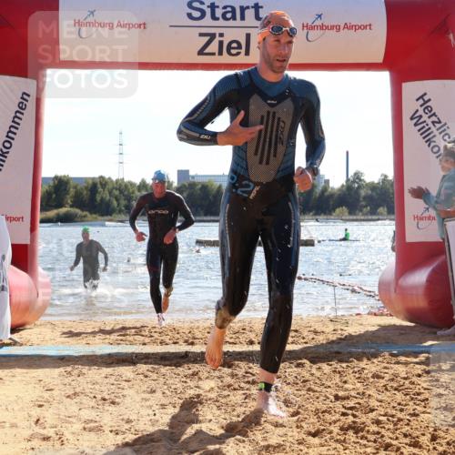 07.09.2025 - 19. Norderstedt Triathlon Luisa Fischer http://msf.ph/oto/8764369 07.09.2025 15:03:21 Schwimmen 927, 1409, 1415 meine-sportfotos.de