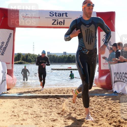 07.09.2025 - 19. Norderstedt Triathlon Luisa Fischer http://msf.ph/oto/8764373 07.09.2025 15:03:22 Schwimmen 927, 1409, 1415 meine-sportfotos.de