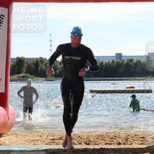 07.09.2025 - 19. Norderstedt Triathlon Luisa Fischer http://msf.ph/oto/8764377 07.09.2025 15:03:22 Schwimmen 927, 1409, 1415 meine-sportfotos.de