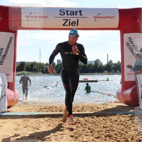 07.09.2025 - 19. Norderstedt Triathlon Luisa Fischer http://msf.ph/oto/8764385 07.09.2025 15:03:23 Schwimmen 927, 1409, 1415 meine-sportfotos.de