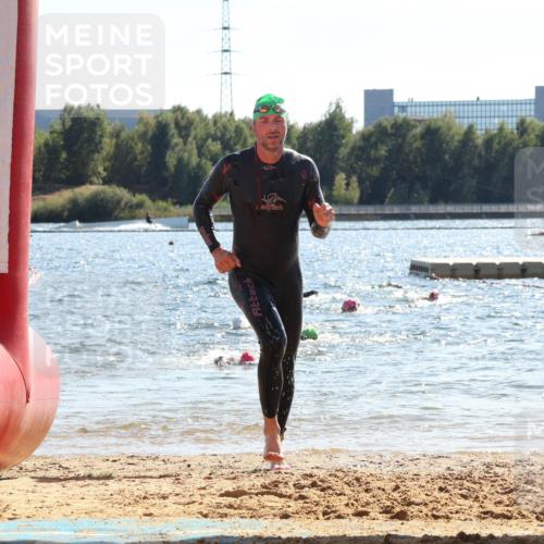07.09.2025 - 19. Norderstedt Triathlon Luisa Fischer http://msf.ph/oto/8764402 07.09.2025 15:03:26 Schwimmen 927, 1409, 1415 meine-sportfotos.de