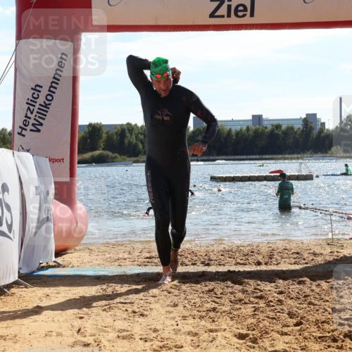 07.09.2025 - 19. Norderstedt Triathlon Luisa Fischer http://msf.ph/oto/8764423 07.09.2025 15:03:28 Schwimmen 927, 1409, 1415 meine-sportfotos.de