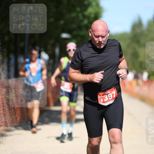 07.09.2025 - 19. Norderstedt Triathlon Michael Strokosch http://msf.ph/oto/8764425 07.09.2025 13:19:56 Laufen 161, 205, 808, 1321, 1397 meine-sportfotos.de