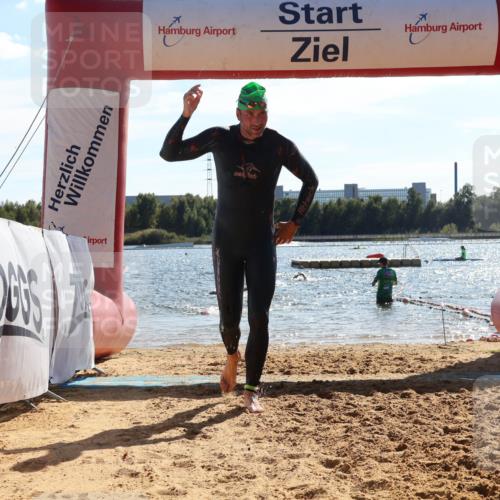 07.09.2025 - 19. Norderstedt Triathlon Luisa Fischer http://msf.ph/oto/8764429 07.09.2025 15:03:28 Schwimmen 927, 1409, 1415 meine-sportfotos.de