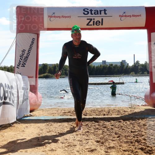 07.09.2025 - 19. Norderstedt Triathlon Luisa Fischer http://msf.ph/oto/8764432 07.09.2025 15:03:29 Schwimmen 927, 1409, 1415 meine-sportfotos.de