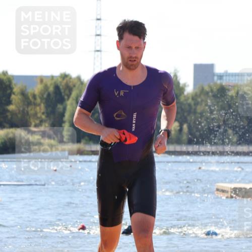07.09.2025 - 19. Norderstedt Triathlon Luisa Fischer http://msf.ph/oto/8764495 07.09.2025 12:32:13 Schwimmen 179, 1388 meine-sportfotos.de