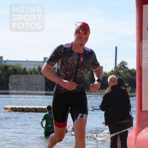 07.09.2025 - 19. Norderstedt Triathlon Luisa Fischer http://msf.ph/oto/8764562 07.09.2025 12:32:33 Schwimmen 275, 1271, 1326 meine-sportfotos.de
