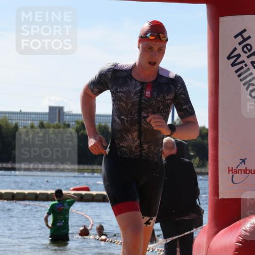 07.09.2025 - 19. Norderstedt Triathlon Luisa Fischer http://msf.ph/oto/8764572 07.09.2025 12:32:33 Schwimmen 275, 1271, 1326 meine-sportfotos.de
