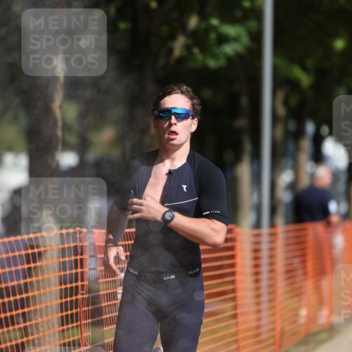 07.09.2025 - 19. Norderstedt Triathlon Michael Strokosch http://msf.ph/oto/8764710 07.09.2025 11:31:25 Laufen 196, 1160, 1198 meine-sportfotos.de