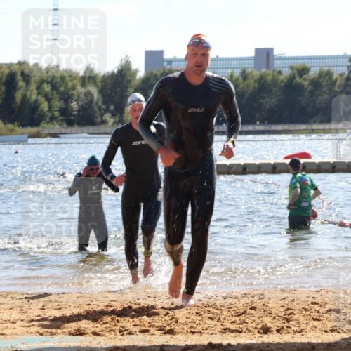 07.09.2025 - 19. Norderstedt Triathlon Luisa Fischer http://msf.ph/oto/8764711 07.09.2025 15:04:53 Schwimmen 868, 938 meine-sportfotos.de