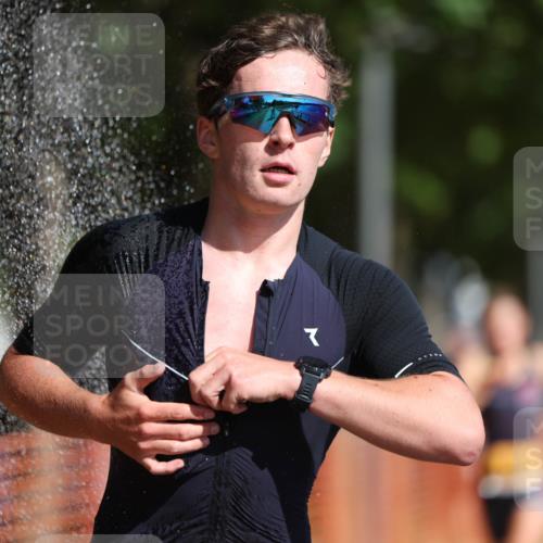 07.09.2025 - 19. Norderstedt Triathlon Michael Strokosch http://msf.ph/oto/8764765 07.09.2025 11:31:26 Laufen 1160, 1198 meine-sportfotos.de