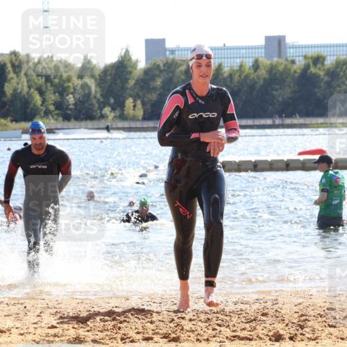 07.09.2025 - 19. Norderstedt Triathlon Luisa Fischer http://msf.ph/oto/8764851 07.09.2025 15:05:25 Schwimmen 942, 1460, 1522 meine-sportfotos.de
