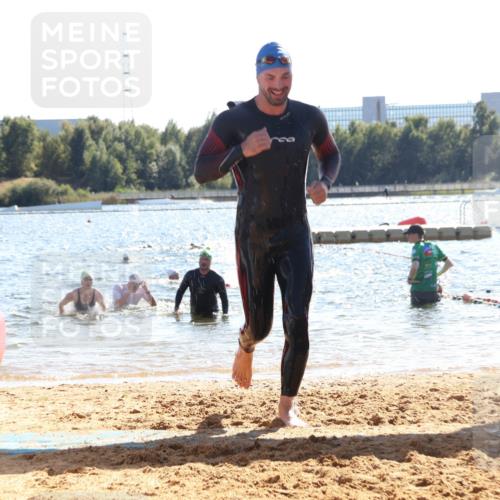 07.09.2025 - 19. Norderstedt Triathlon Luisa Fischer http://msf.ph/oto/8764881 07.09.2025 15:05:28 Schwimmen 942, 1460, 1522 meine-sportfotos.de