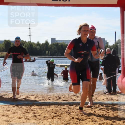 07.09.2025 - 19. Norderstedt Triathlon Luisa Fischer http://msf.ph/oto/8764919 07.09.2025 12:34:39 Schwimmen 211, 241, 841, 855, 1215 meine-sportfotos.de