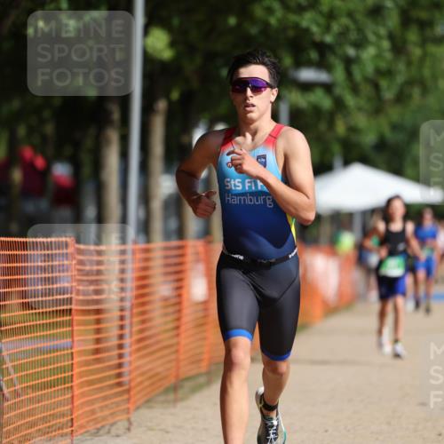 07.09.2025 - 19. Norderstedt Triathlon Michael Strokosch http://msf.ph/oto/8764921 07.09.2025 10:48:43 Laufen 71, 654 meine-sportfotos.de