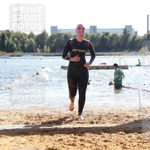 07.09.2025 - 19. Norderstedt Triathlon Luisa Fischer http://msf.ph/oto/8765035 07.09.2025 15:05:52 Schwimmen 1411, 1475, 1527 meine-sportfotos.de