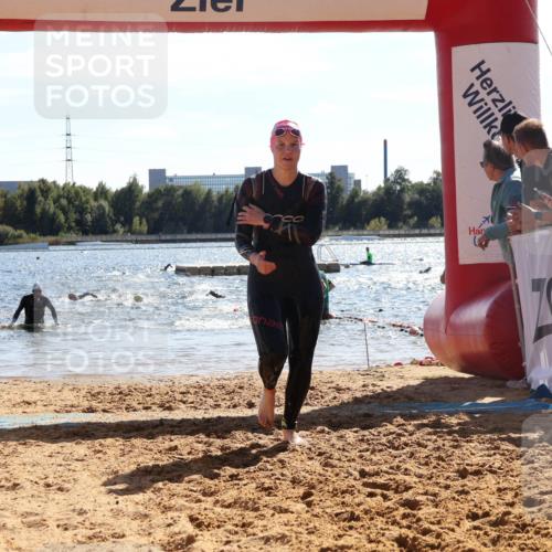 07.09.2025 - 19. Norderstedt Triathlon Luisa Fischer http://msf.ph/oto/8765051 07.09.2025 15:05:54 Schwimmen 1411, 1475, 1527 meine-sportfotos.de