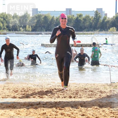 07.09.2025 - 19. Norderstedt Triathlon Luisa Fischer http://msf.ph/oto/8765125 07.09.2025 15:06:09 Schwimmen 903, 916, 935, 1427, 1446 meine-sportfotos.de