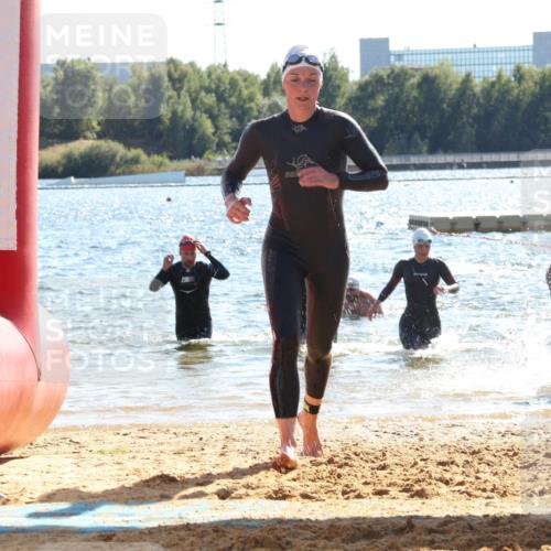 07.09.2025 - 19. Norderstedt Triathlon Luisa Fischer http://msf.ph/oto/8765160 07.09.2025 15:06:12 Schwimmen 903, 916, 935, 1427, 1446 meine-sportfotos.de