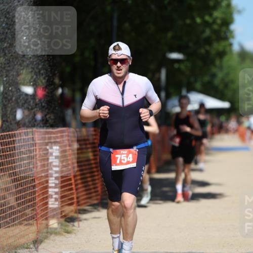 07.09.2025 - 19. Norderstedt Triathlon Michael Strokosch http://msf.ph/oto/8765219 07.09.2025 13:20:33 Laufen 175, 754, 1374 meine-sportfotos.de