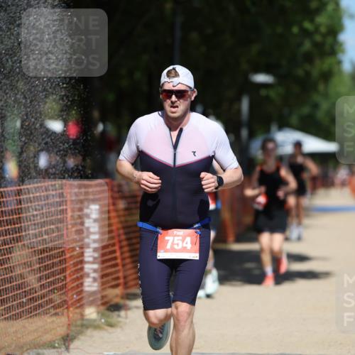 07.09.2025 - 19. Norderstedt Triathlon Michael Strokosch http://msf.ph/oto/8765230 07.09.2025 13:20:33 Laufen 175, 754, 1374 meine-sportfotos.de