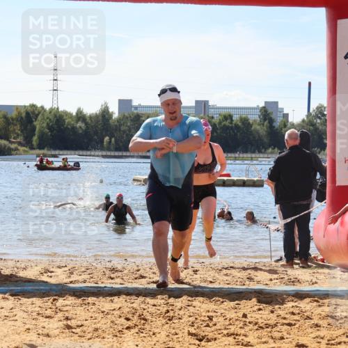 07.09.2025 - 19. Norderstedt Triathlon Luisa Fischer http://msf.ph/oto/8765297 07.09.2025 12:35:19 Schwimmen 160, 842 meine-sportfotos.de